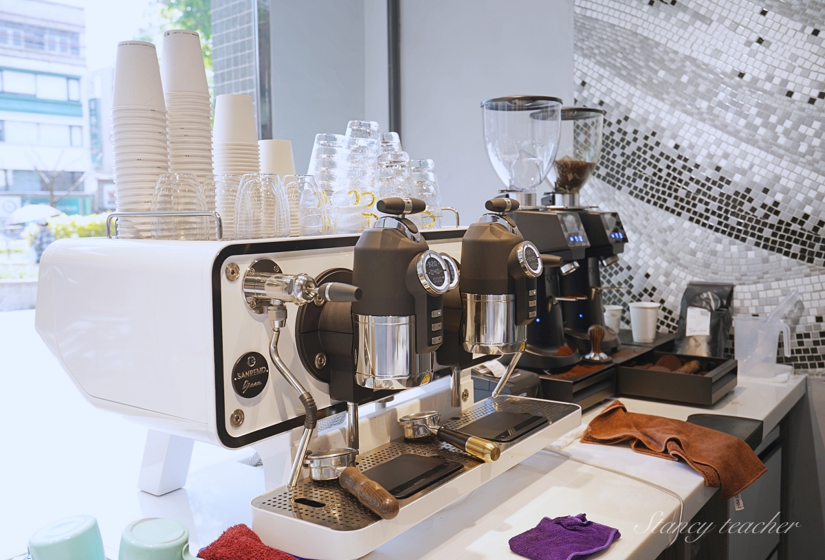淡水老街咖啡廳「SOMNI Coffee Roasters」小清新不限時咖啡廳 淡水老街咖啡廳「SOMNI Coffee Roasters」小清新不限時咖啡廳