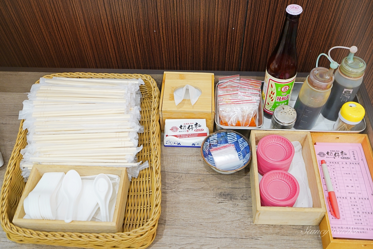 桃園大廟口切仔麵店|桃拾廣場銅板美食|超新鮮黑白切、綜合蚵仔手工麵線(菜單、價格) 桃園大廟口切仔麵店|桃拾廣場銅板美食|超新鮮黑白切、綜合蚵仔手工麵線(菜單、價格)