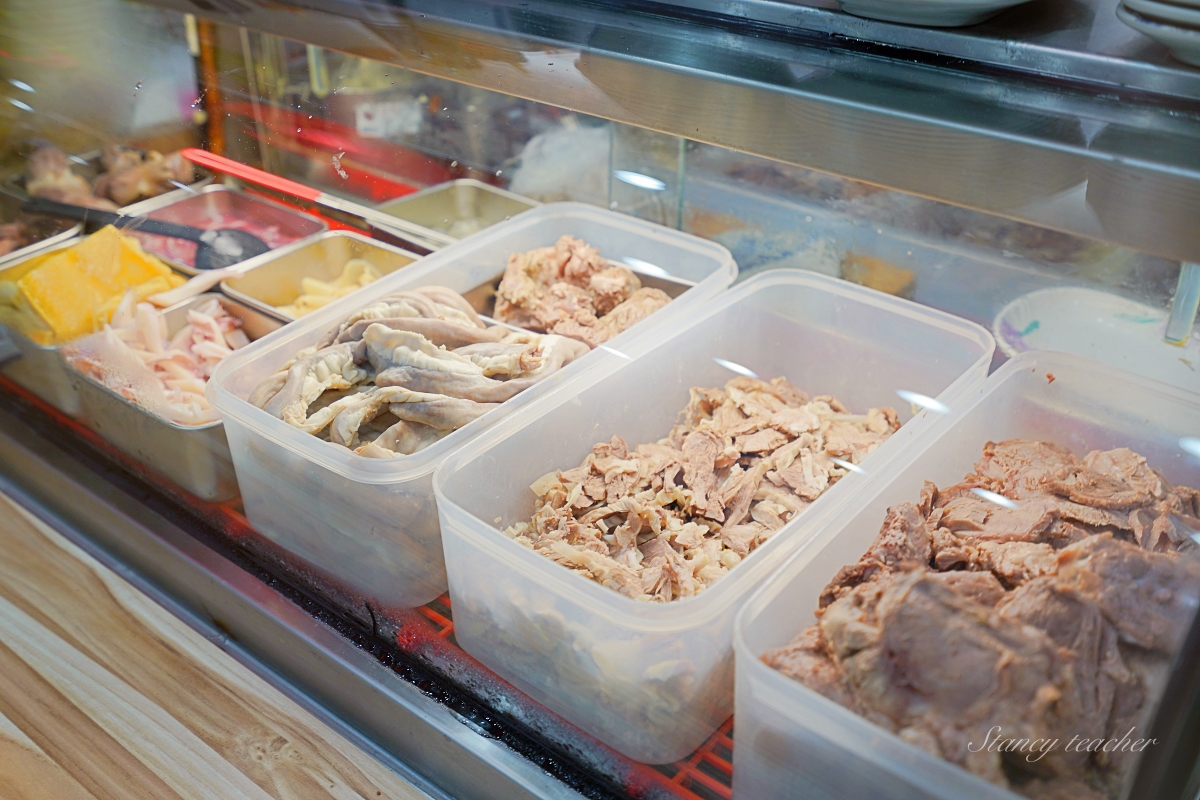桃園大廟口切仔麵店｜桃拾廣場銅板美食｜超新鮮黑白切、綜合蚵仔手工麵線（菜單、價格）