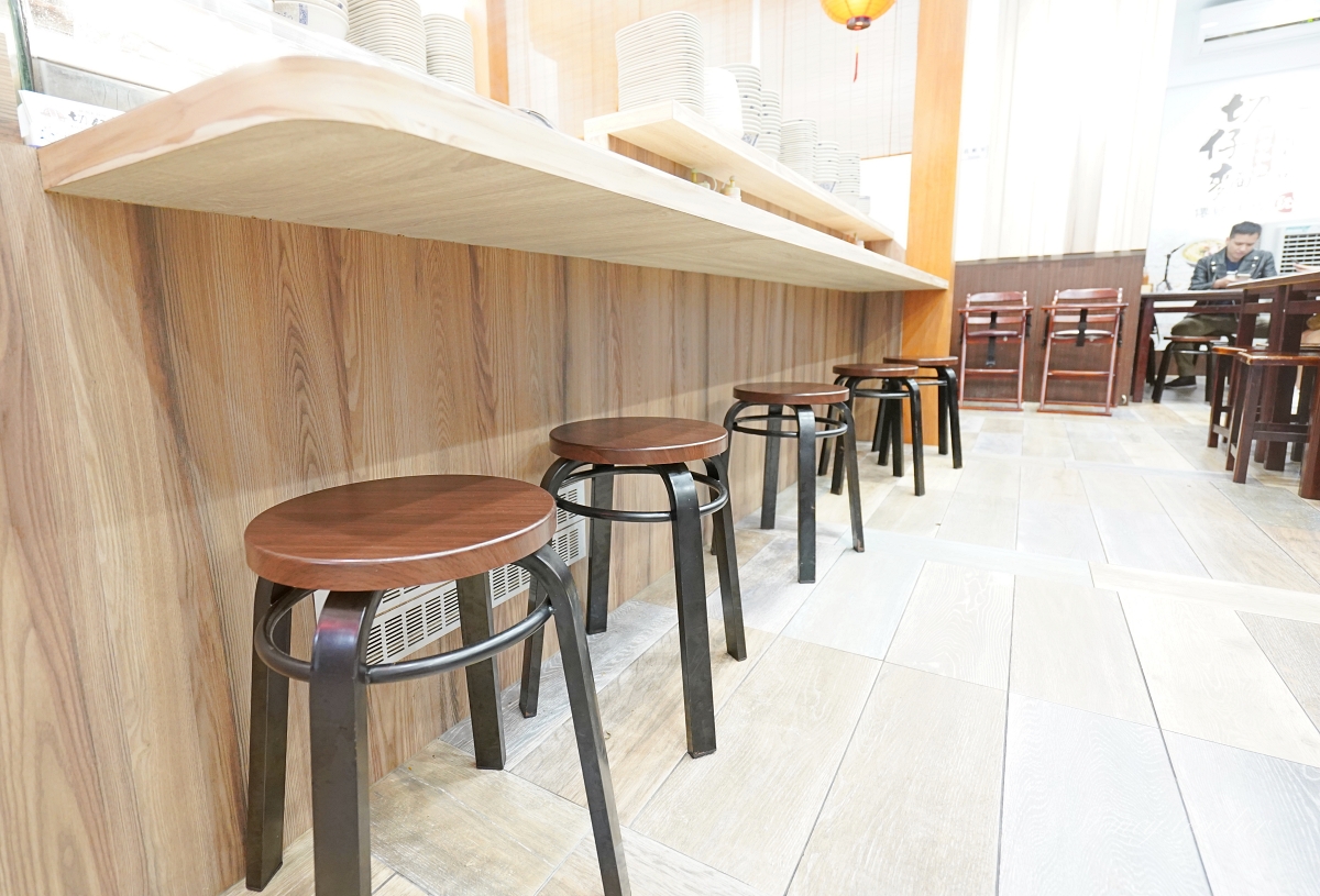 桃園大廟口切仔麵店｜桃拾廣場銅板美食｜超新鮮黑白切、綜合蚵仔手工麵線（菜單、價格）