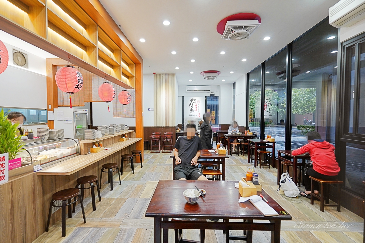 桃園大廟口切仔麵店｜桃拾廣場銅板美食｜超新鮮黑白切、綜合蚵仔手工麵線（菜單、價格）