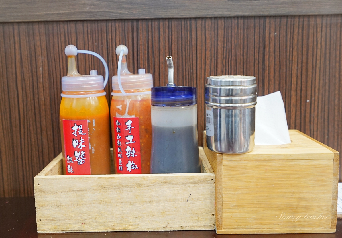 桃園大廟口切仔麵店|桃拾廣場銅板美食|超新鮮黑白切、綜合蚵仔手工麵線(菜單、價格) 桃園大廟口切仔麵店|桃拾廣場銅板美食|超新鮮黑白切、綜合蚵仔手工麵線(菜單、價格)