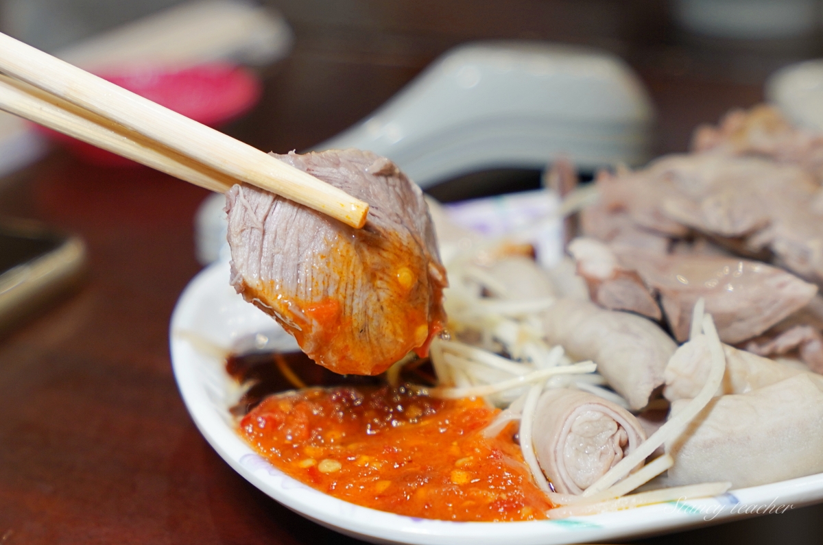 桃園大廟口切仔麵店｜桃拾廣場銅板美食｜超新鮮黑白切、綜合蚵仔手工麵線（菜單、價格）