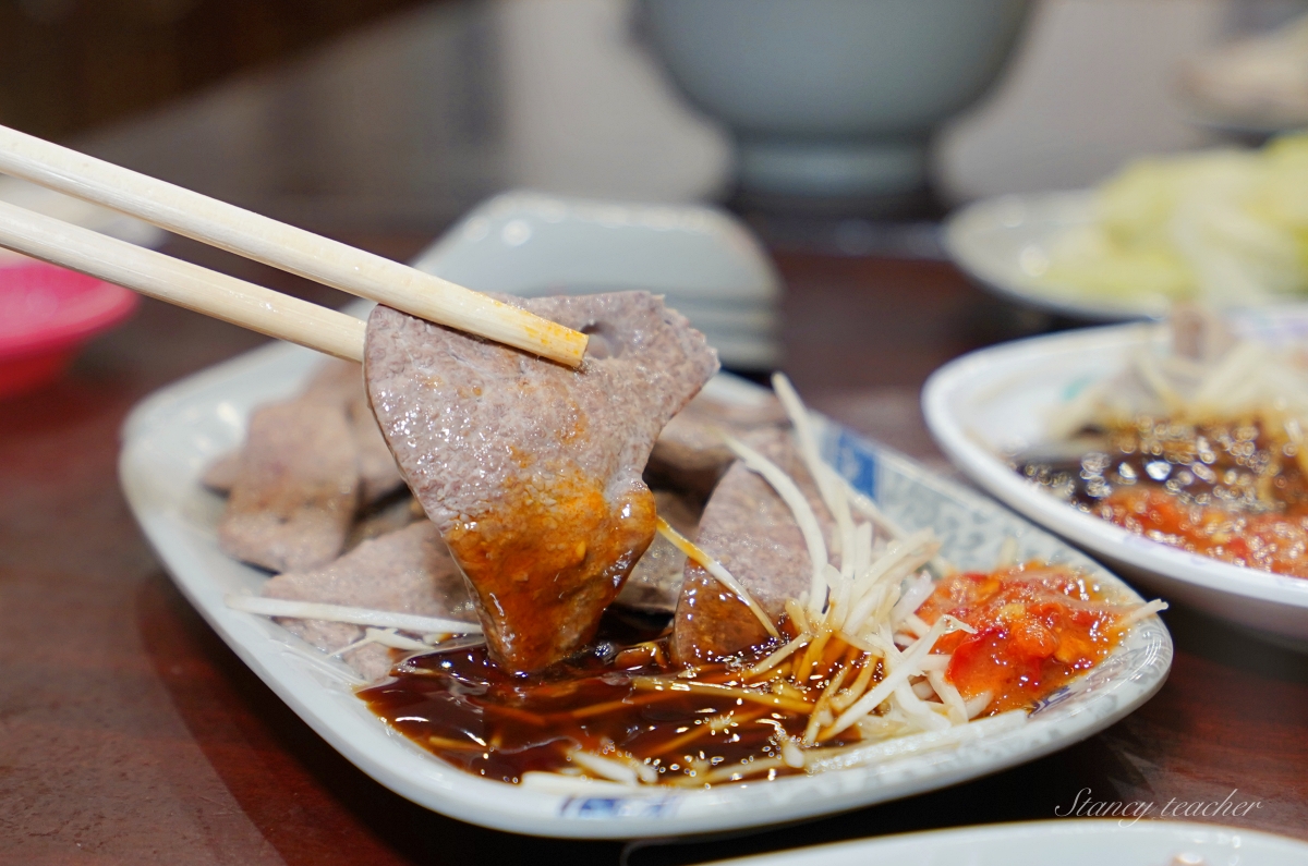 桃園大廟口切仔麵店｜桃拾廣場銅板美食｜超新鮮黑白切、綜合蚵仔手工麵線（菜單、價格）