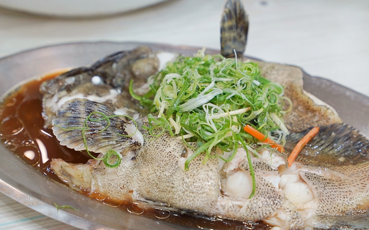 萬里海鮮餐廳「望海亭」萬里吃螃蟹推薦合菜最划算，自家漁船現撈尚蓋青