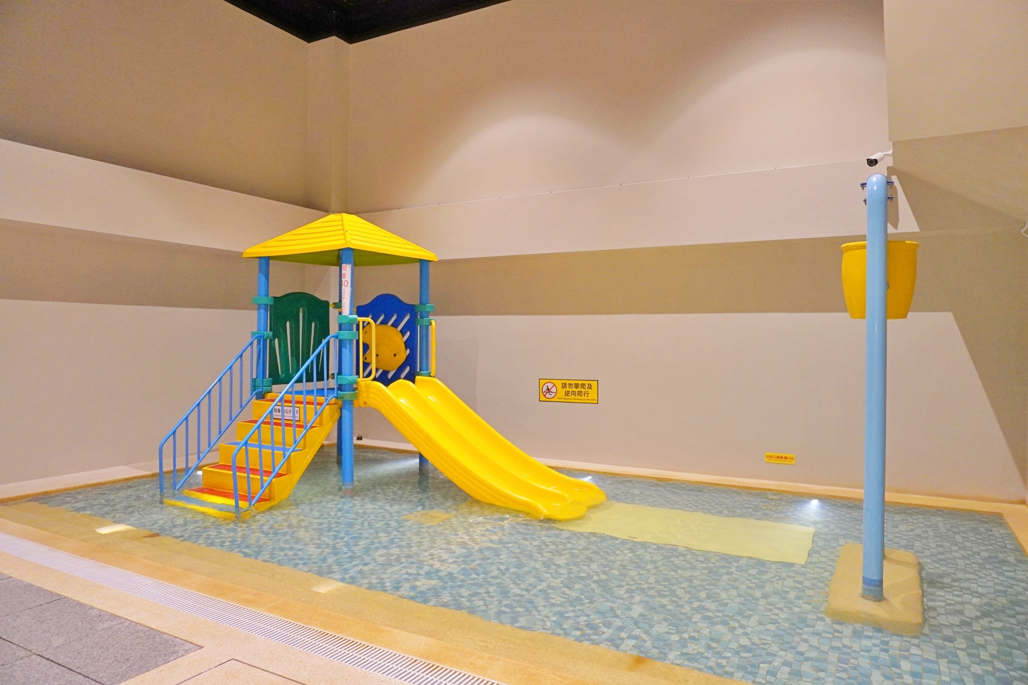 品文旅礁溪住宿心得｜礁溪溫泉飯店推薦，親子遊戲間、戶外溫泉SPA、氣泡水免費喝