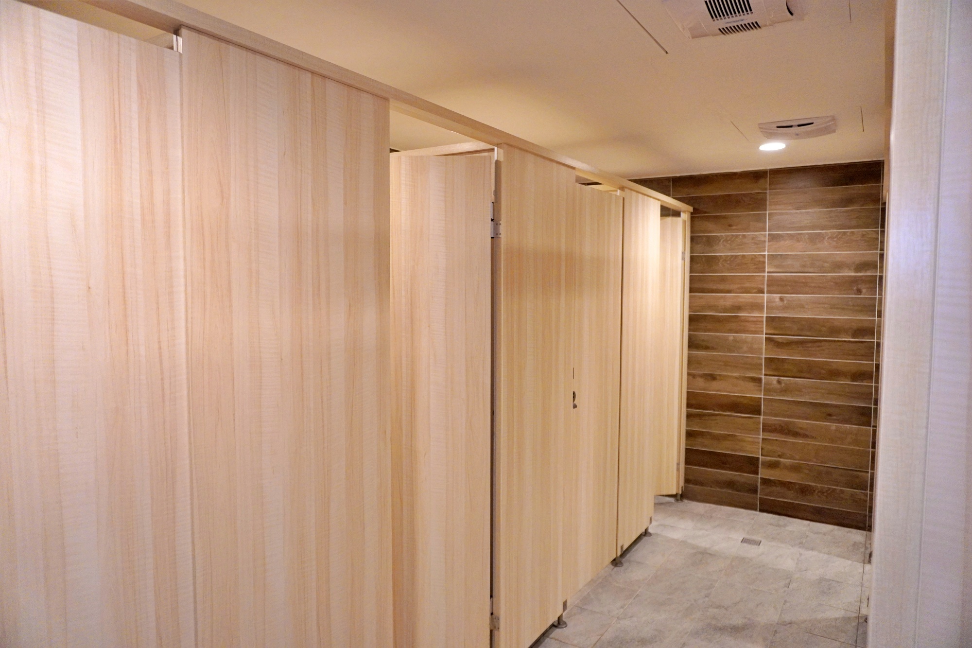 品文旅礁溪住宿心得｜礁溪溫泉飯店推薦，親子遊戲間、戶外溫泉SPA、氣泡水免費喝