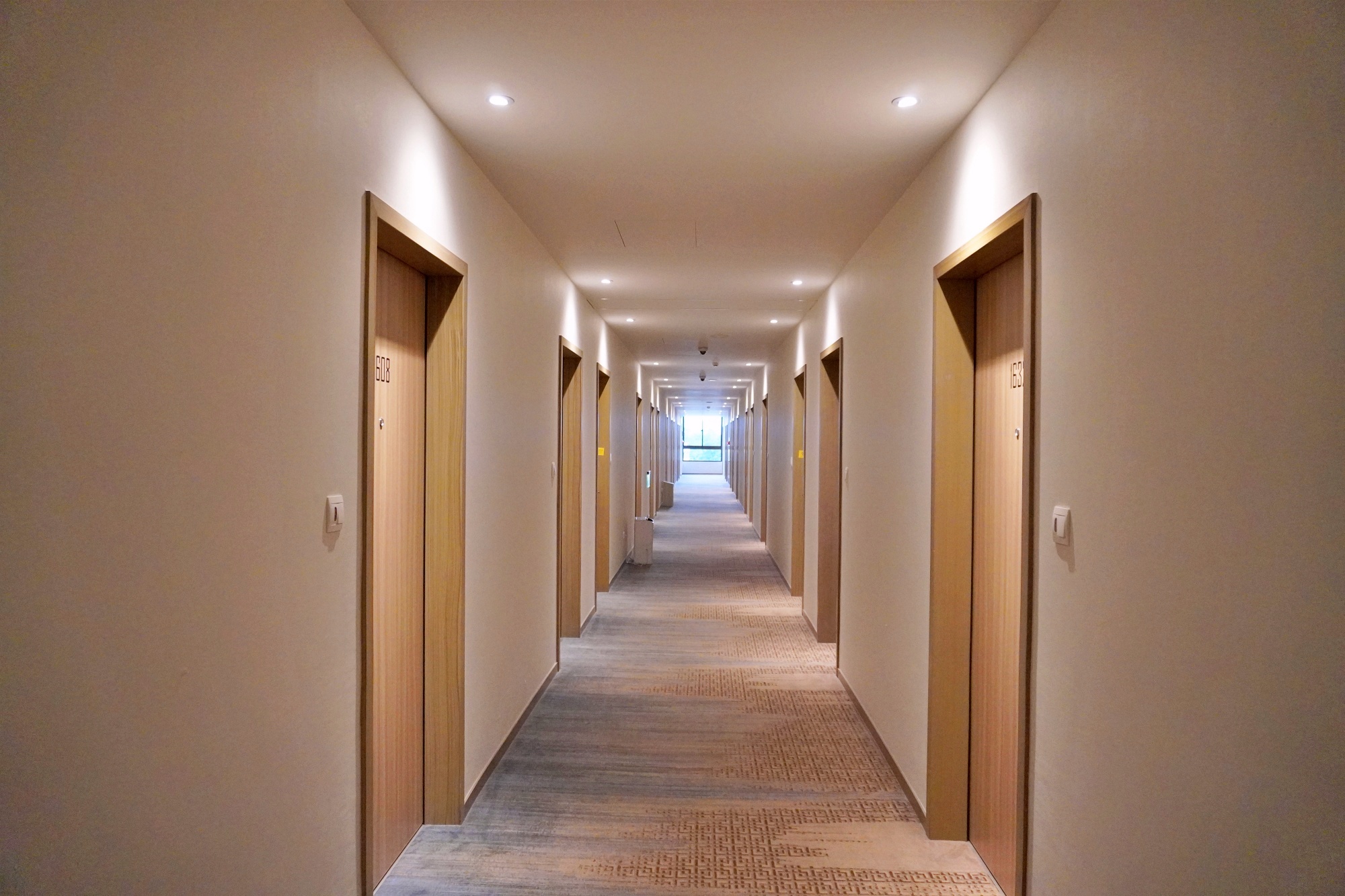 品文旅礁溪住宿心得｜礁溪溫泉飯店推薦，親子遊戲間、戶外溫泉SPA、氣泡水免費喝