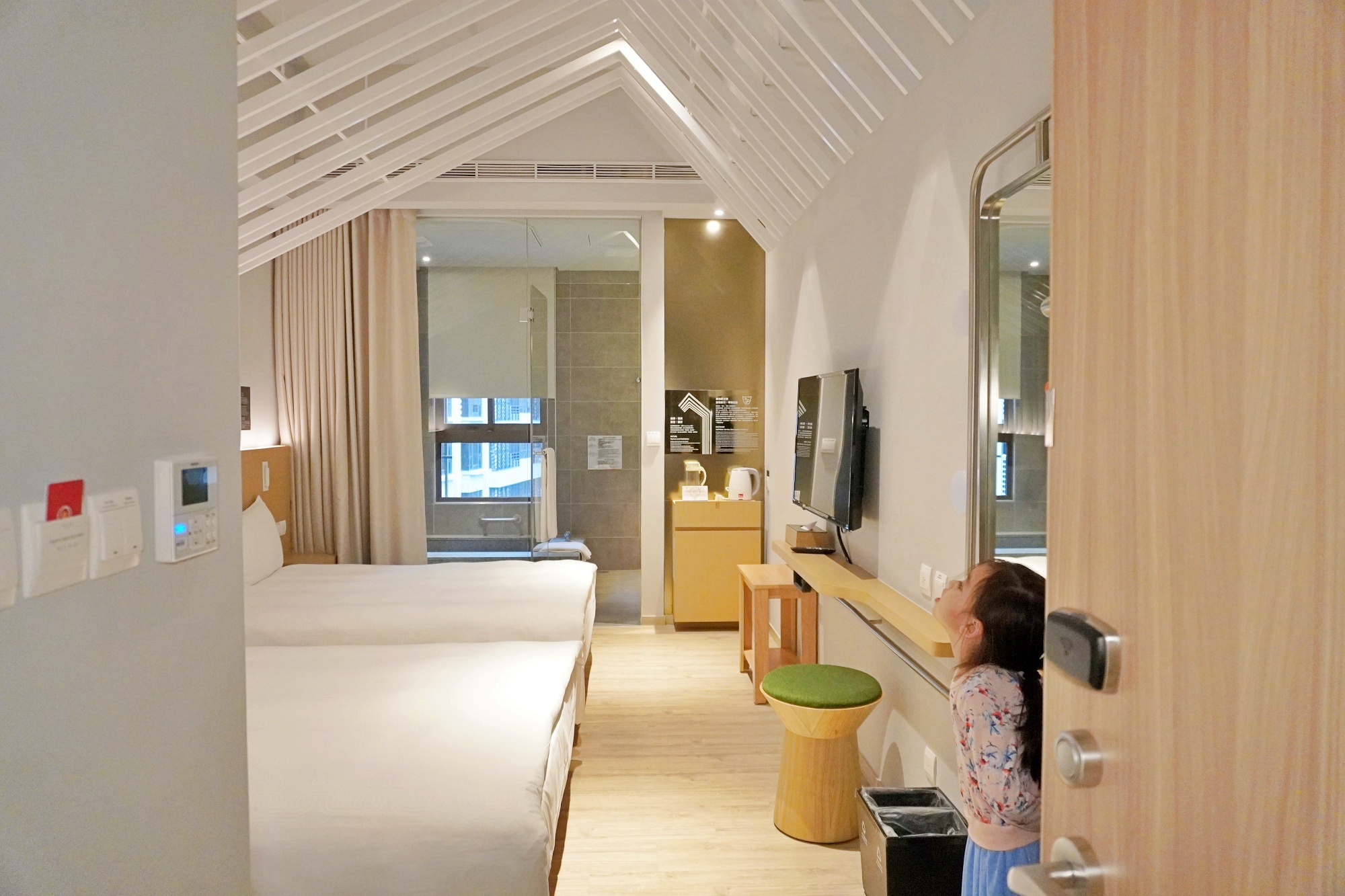 品文旅礁溪住宿心得｜礁溪溫泉飯店推薦，親子遊戲間、戶外溫泉SPA、氣泡水免費喝