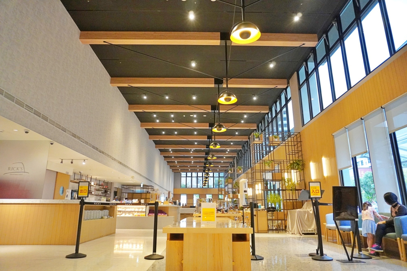 品文旅礁溪住宿心得｜礁溪溫泉飯店推薦，親子遊戲間、戶外溫泉SPA、氣泡水免費喝