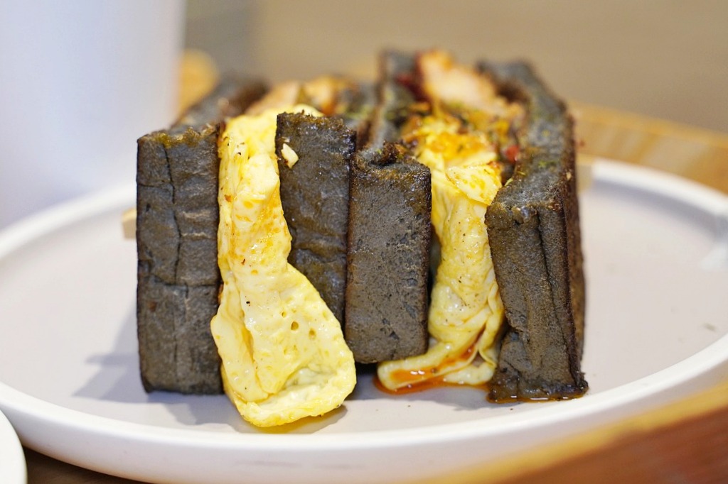 信義區美食｜包果 Baoguo – 吳興店｜雙手無法掌握的起司轟炸燒肉三明治（菜單、價格）