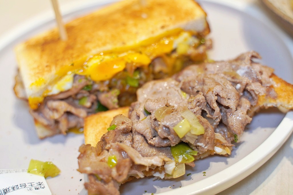 信義區美食｜包果 Baoguo – 吳興店｜雙手無法掌握的起司轟炸燒肉三明治（菜單、價格）
