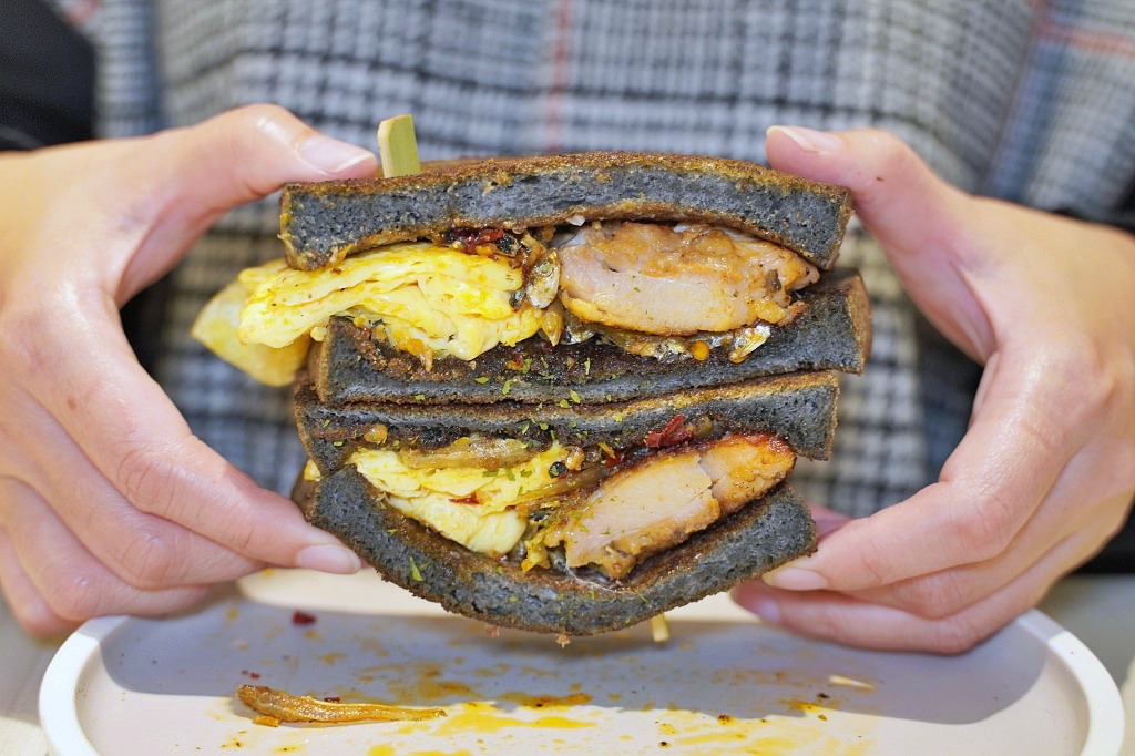 信義區美食|包果 Baoguo – 吳興店|雙手無法掌握的起司轟炸燒肉三明治(菜單、價格) 信義區美食|包果 Baoguo – 吳興店|雙手無法掌握的起司轟炸燒肉三明治(菜單、價格)