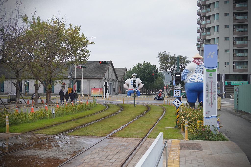 高雄鹽埕區住宿｜塩‧泊思行旅｜駁二藝文特區、高雄輕軌、鹽埕區小吃步行就可以到