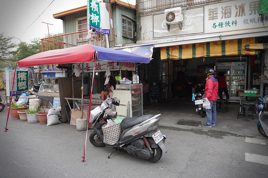 高雄美食「碼頭阿姨蛋餅」40年的老味道,大鍋翻炒香氣滿分的粉煎蛋餅只要20元 高雄美食「碼頭阿姨蛋餅」40年的老味道,大鍋翻炒香氣滿分的粉煎蛋餅只要20元