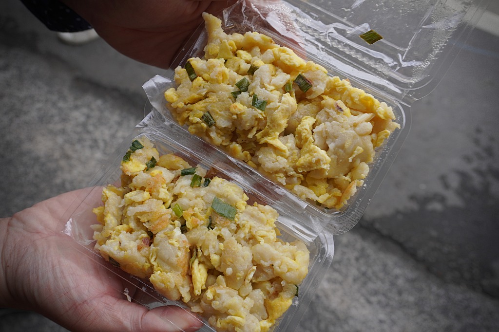 高雄美食「碼頭阿姨蛋餅」40年的老味道,大鍋翻炒香氣滿分的粉煎蛋餅只要20元 高雄美食「碼頭阿姨蛋餅」40年的老味道,大鍋翻炒香氣滿分的粉煎蛋餅只要20元