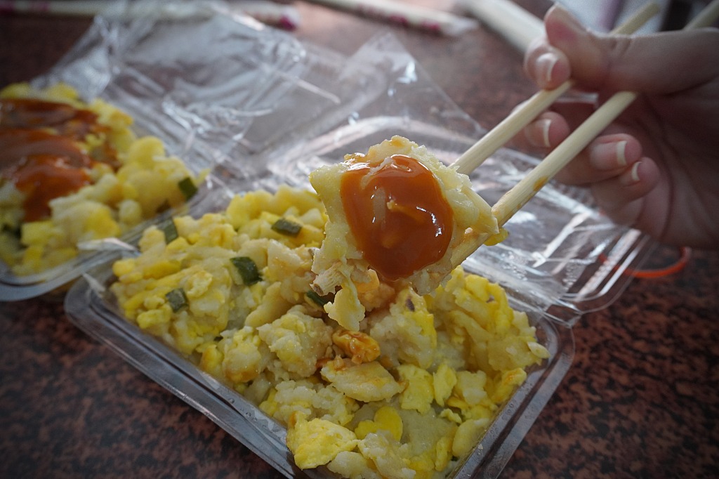 高雄美食「碼頭阿姨蛋餅」40年的老味道,大鍋翻炒香氣滿分的粉煎蛋餅只要20元 高雄美食「碼頭阿姨蛋餅」40年的老味道,大鍋翻炒香氣滿分的粉煎蛋餅只要20元