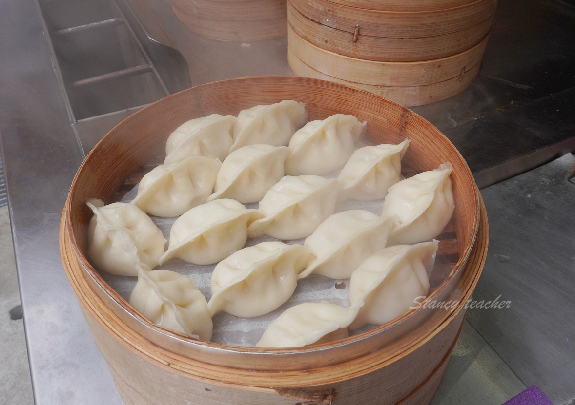 淡水美食｜真大蒸餃｜真理大學創始蒸餃，學生時期的好味道一直都在（菜單、價格）