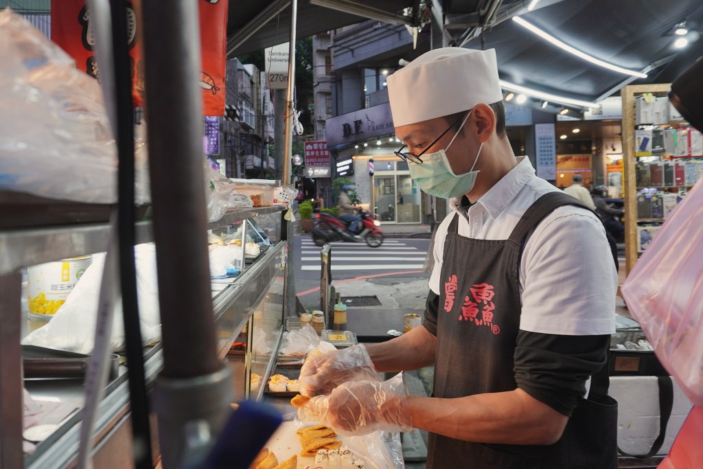 淡水英專路美食|壽太郎10元壽司|檯面上看到都均一價 淡水英專路美食|壽太郎10元壽司|檯面上看到都均一價