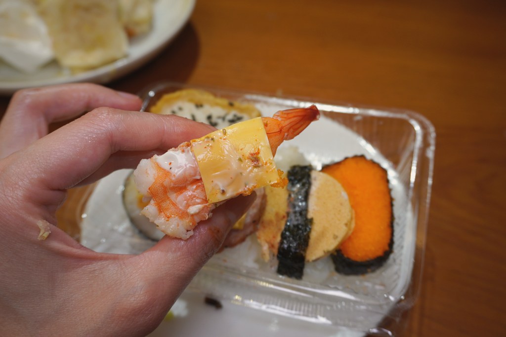 淡水英專路美食｜壽太郎10元壽司｜檯面上看到都均一價