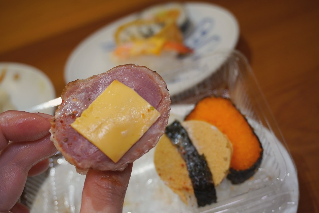 淡水英專路美食|壽太郎10元壽司|檯面上看到都均一價 淡水英專路美食|壽太郎10元壽司|檯面上看到都均一價