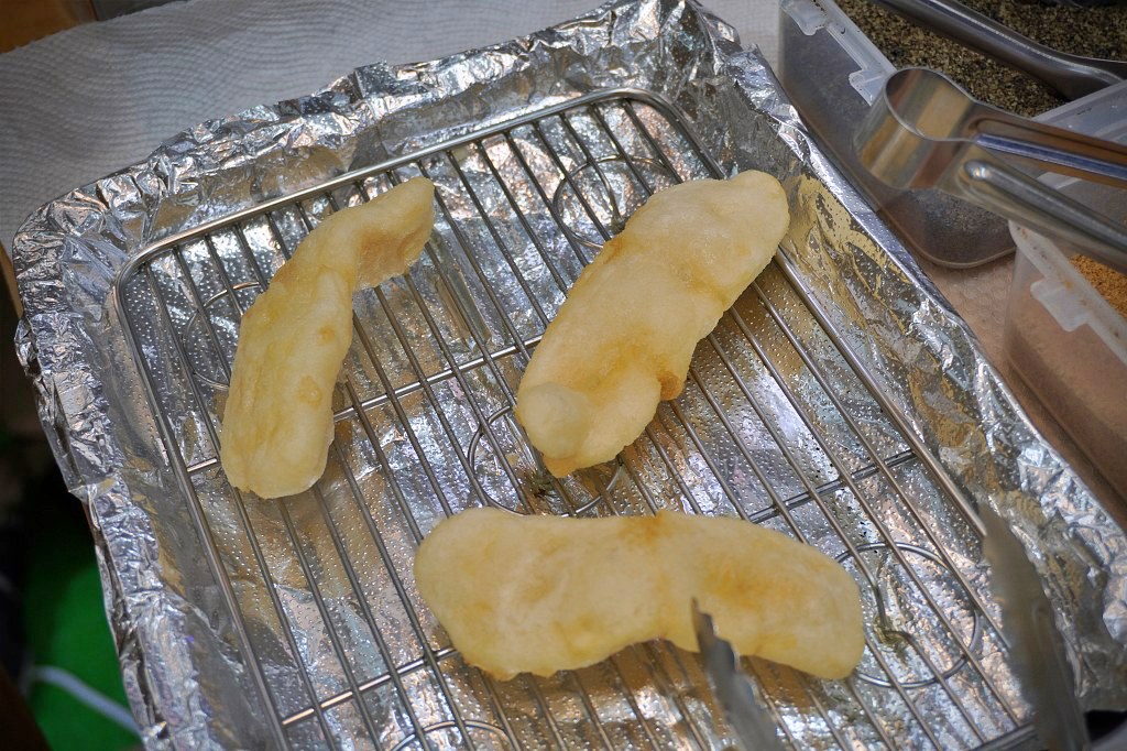 淡水老街美食｜迪母白糖粿｜外酥內嫩尬義大利金杯咖啡有夠屌（口味、價錢）