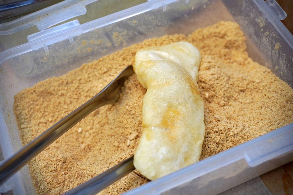 淡水老街美食｜迪母白糖粿｜外酥內嫩尬義大利金杯咖啡有夠屌（口味、價錢）