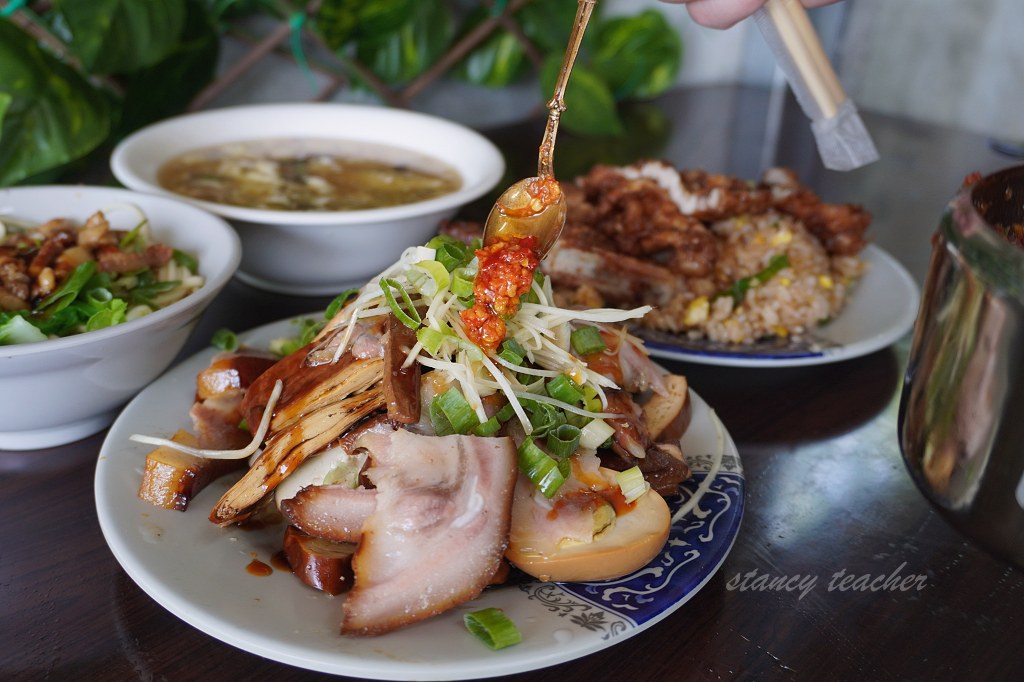 黑店排骨飯|淡海新市鎮排骨炒飯吃什麼?菜單、滷味與停車心得 黑店排骨飯|淡海新市鎮排骨炒飯吃什麼?菜單、滷味與停車心得