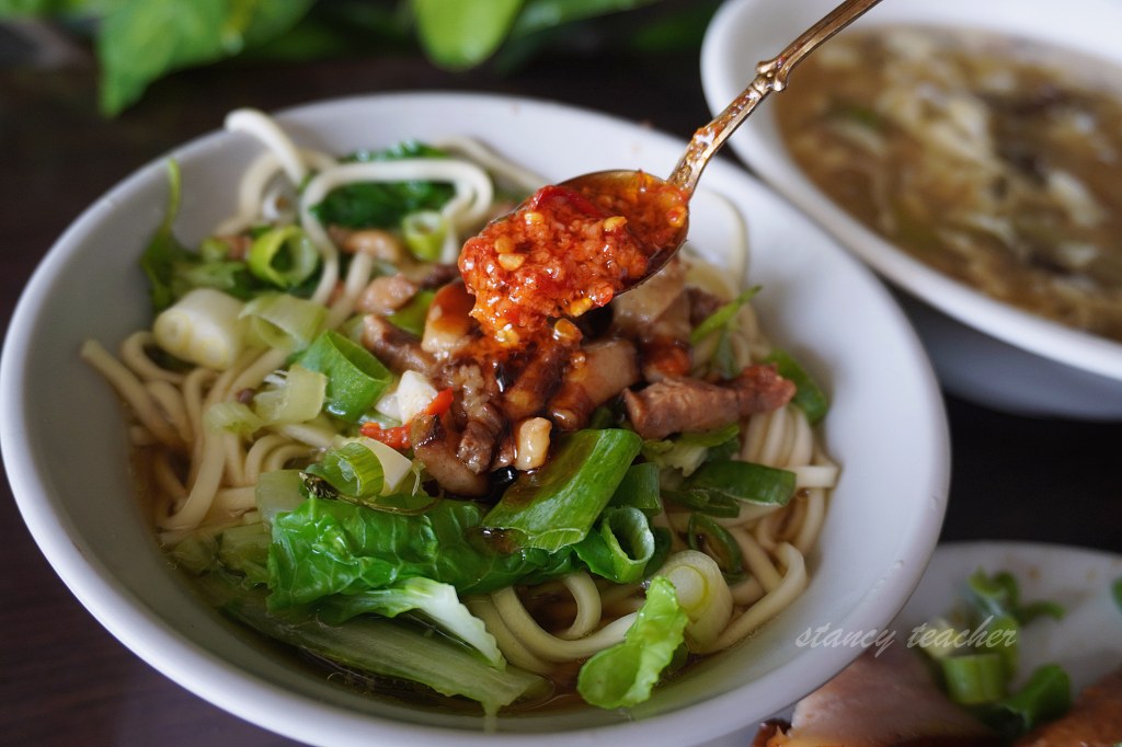 黑店排骨飯｜淡海新市鎮排骨炒飯吃什麼？菜單、滷味與停車心得