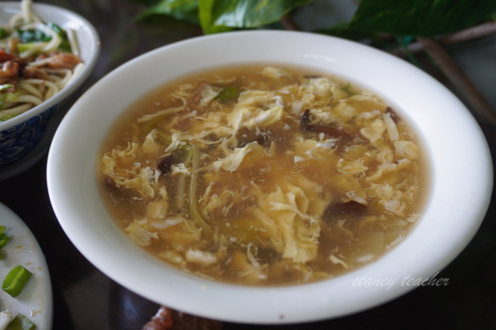 黑店排骨飯｜淡海新市鎮排骨炒飯吃什麼？菜單、滷味與停車心得