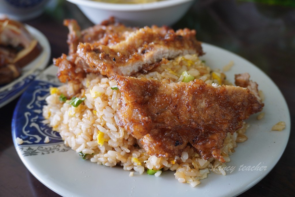 黑店排骨飯｜淡海新市鎮排骨炒飯吃什麼？菜單、滷味與停車心得