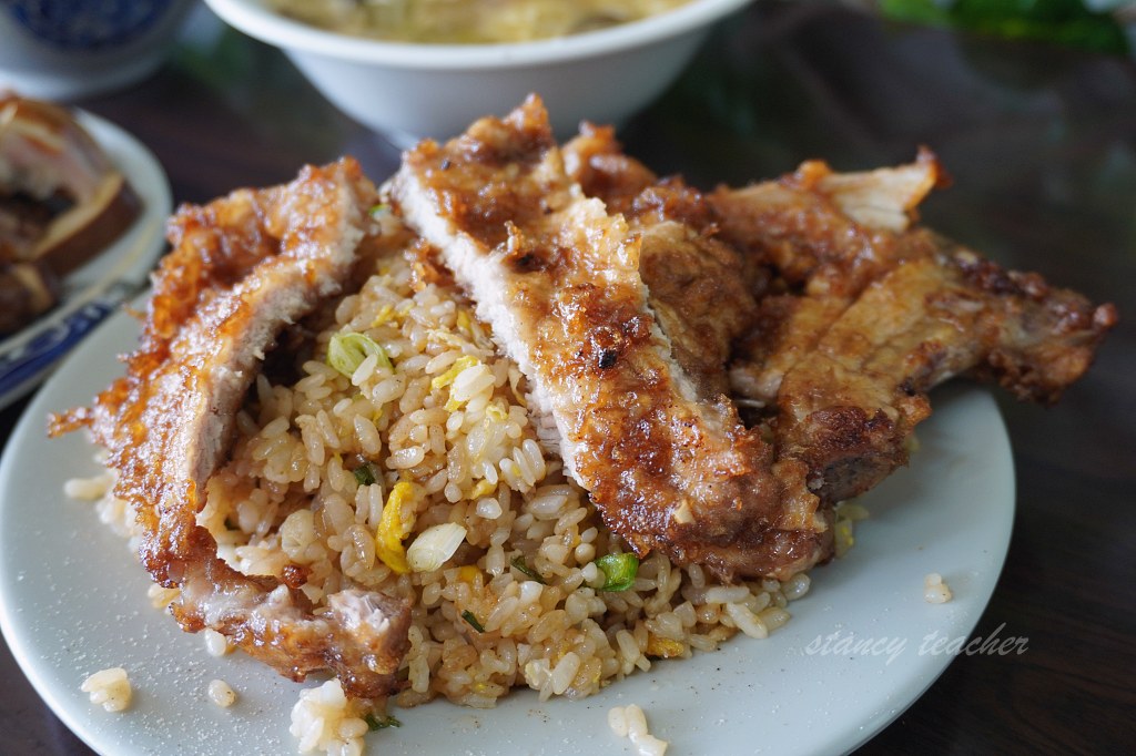 黑店排骨飯|淡海新市鎮排骨炒飯吃什麼?菜單、滷味與停車心得 黑店排骨飯|淡海新市鎮排骨炒飯吃什麼?菜單、滷味與停車心得