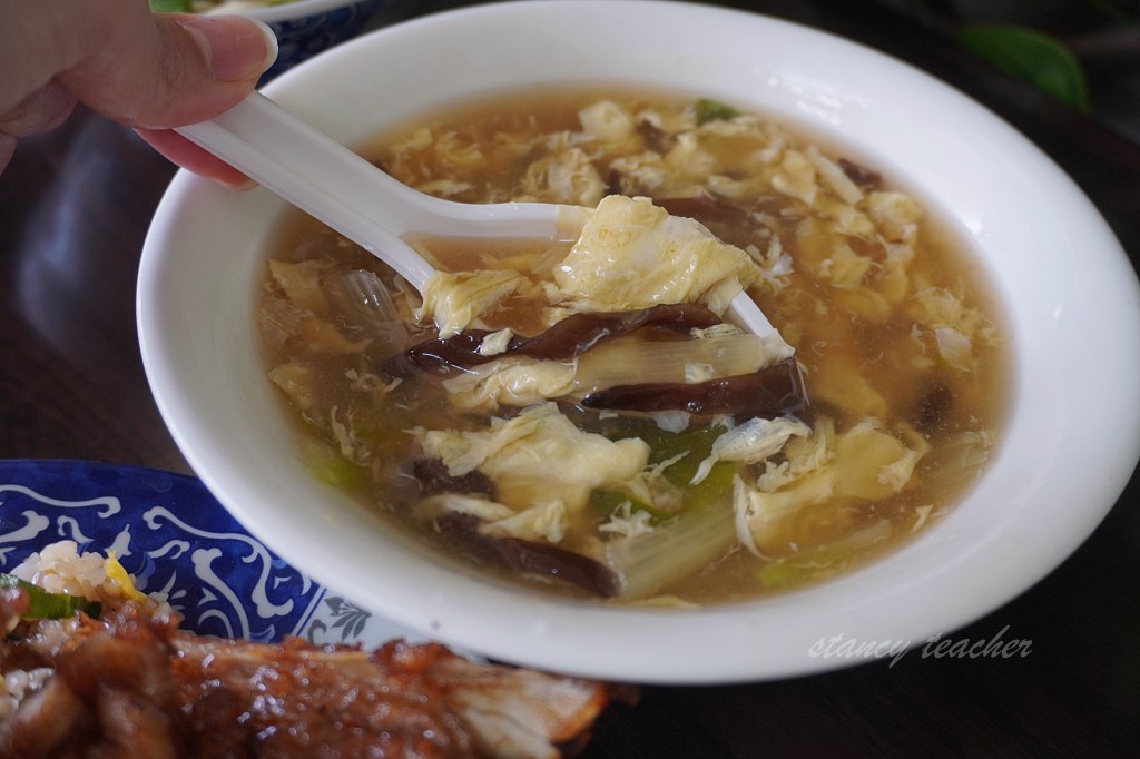 黑店排骨飯｜淡海新市鎮排骨炒飯吃什麼？菜單、滷味與停車心得