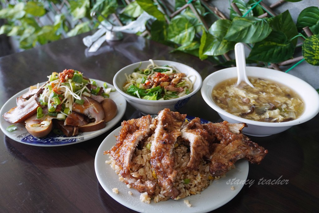 黑店排骨飯|淡海新市鎮排骨炒飯吃什麼?菜單、滷味與停車心得 黑店排骨飯|淡海新市鎮排骨炒飯吃什麼?菜單、滷味與停車心得