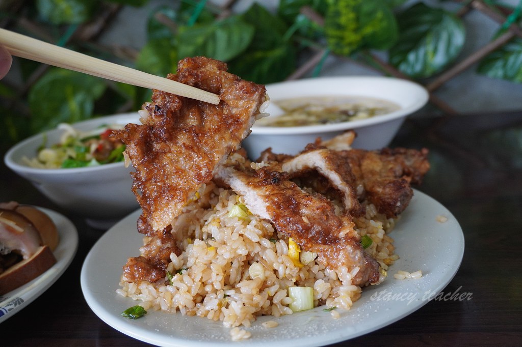 黑店排骨飯|淡海新市鎮排骨炒飯吃什麼?菜單、滷味與停車心得 黑店排骨飯|淡海新市鎮排骨炒飯吃什麼?菜單、滷味與停車心得