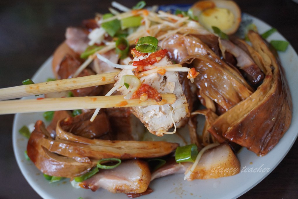 黑店排骨飯|淡海新市鎮排骨炒飯吃什麼?菜單、滷味與停車心得 黑店排骨飯|淡海新市鎮排骨炒飯吃什麼?菜單、滷味與停車心得