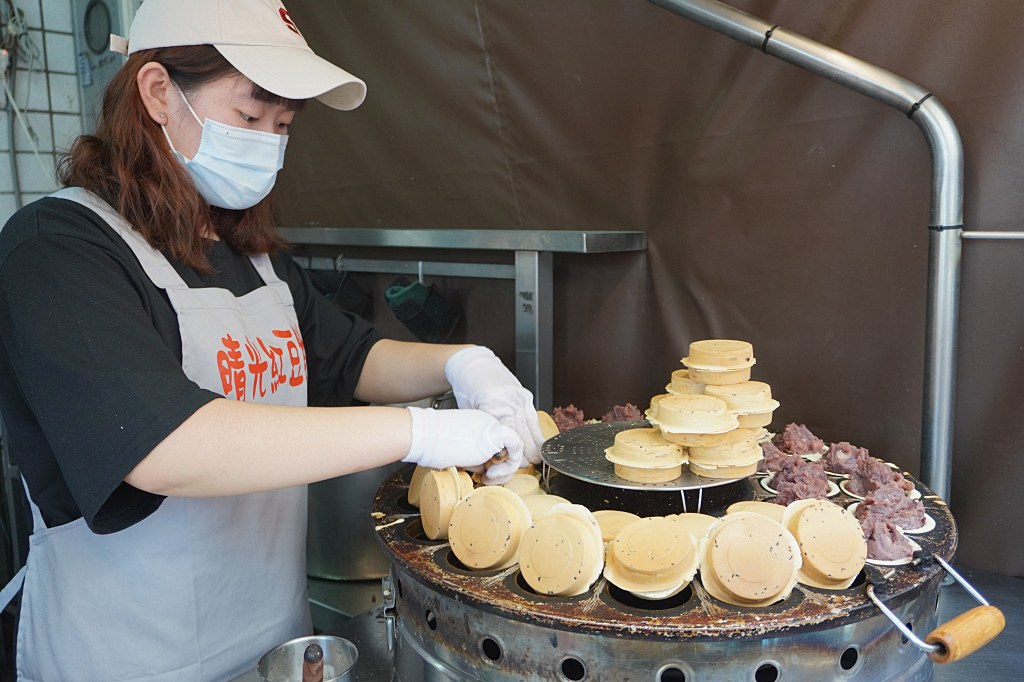 淡水老街美食|晴光紅豆餅|古早味爆漿紅豆、奶油內餡,蘿蔔絲口味鹹香好涮嘴 淡水老街美食|晴光紅豆餅|古早味爆漿紅豆、奶油內餡,蘿蔔絲口味鹹香好涮嘴