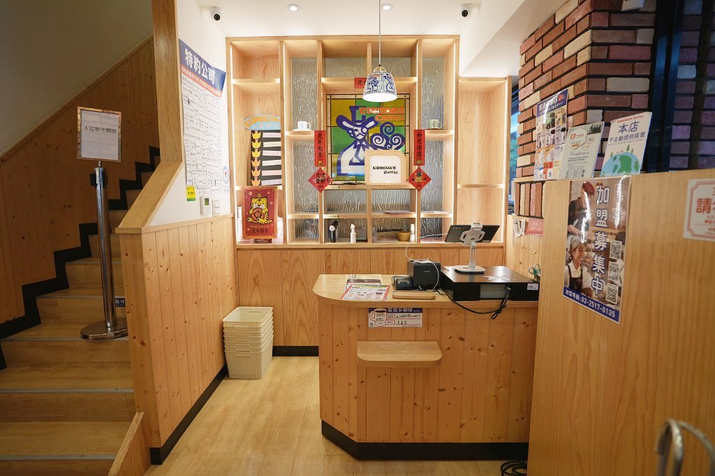 客美多咖啡 komeda‘s coffee  東興店｜來自名古屋的日式咖啡廳｜期間限定甜點焦糖瑪奇朵冰與火