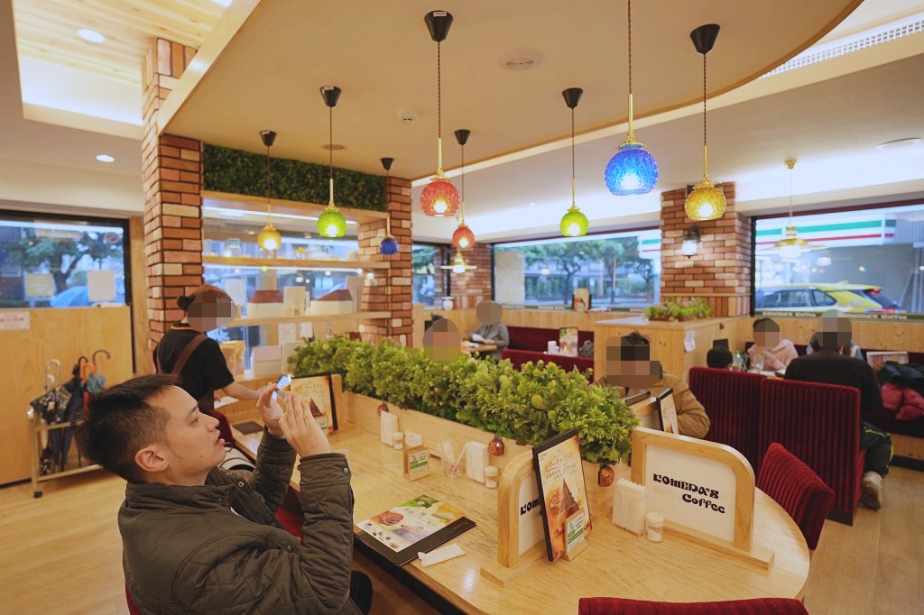客美多咖啡 komeda‘s coffee  東興店｜來自名古屋的日式咖啡廳｜期間限定甜點焦糖瑪奇朵冰與火