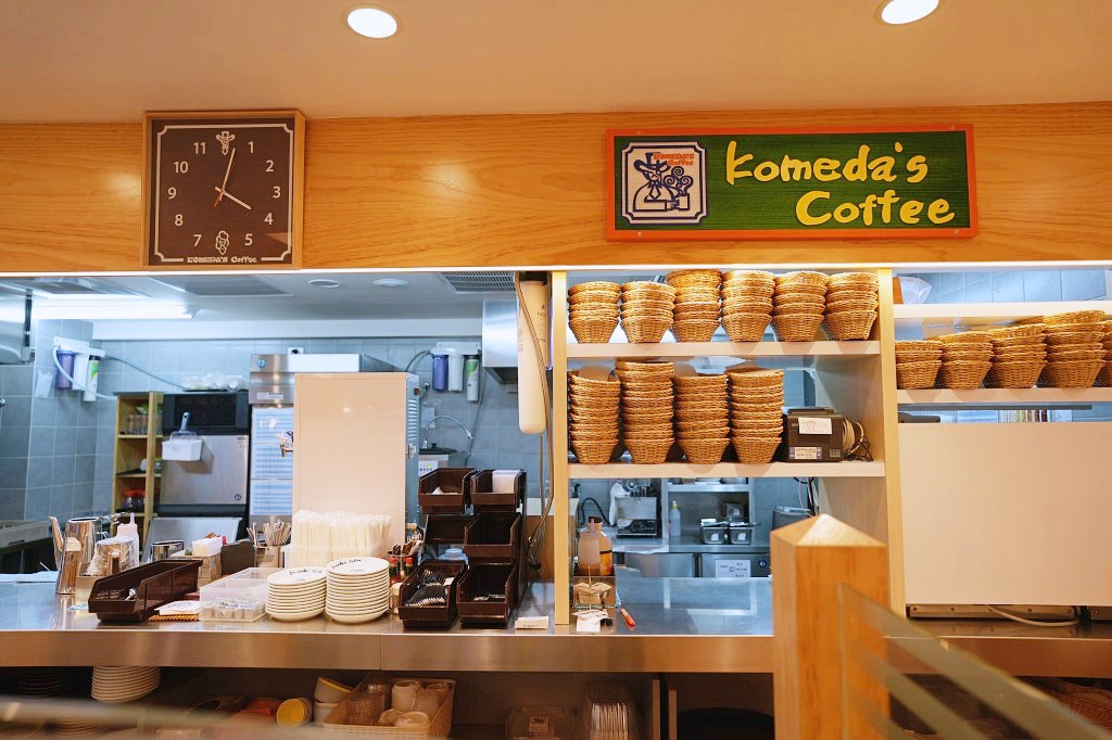 客美多咖啡 komeda‘s coffee  東興店｜來自名古屋的日式咖啡廳｜期間限定甜點焦糖瑪奇朵冰與火