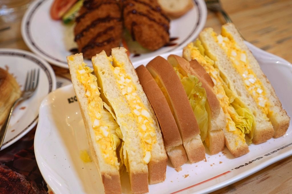 客美多咖啡 komeda‘s coffee  東興店｜來自名古屋的日式咖啡廳｜期間限定甜點焦糖瑪奇朵冰與火