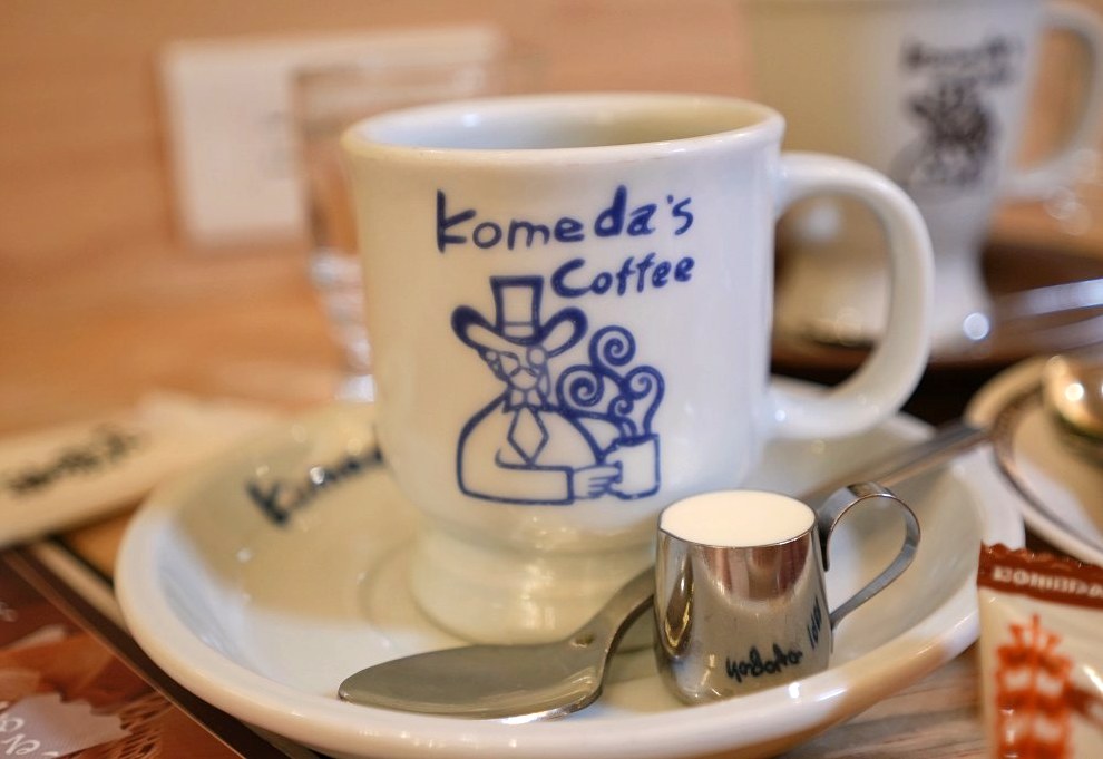 客美多咖啡 komeda‘s coffee  東興店｜來自名古屋的日式咖啡廳｜期間限定甜點焦糖瑪奇朵冰與火