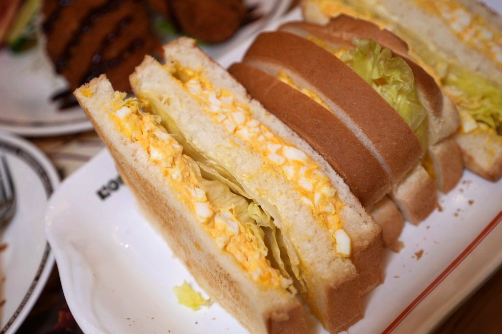 客美多咖啡 komeda‘s coffee  東興店｜來自名古屋的日式咖啡廳｜期間限定甜點焦糖瑪奇朵冰與火