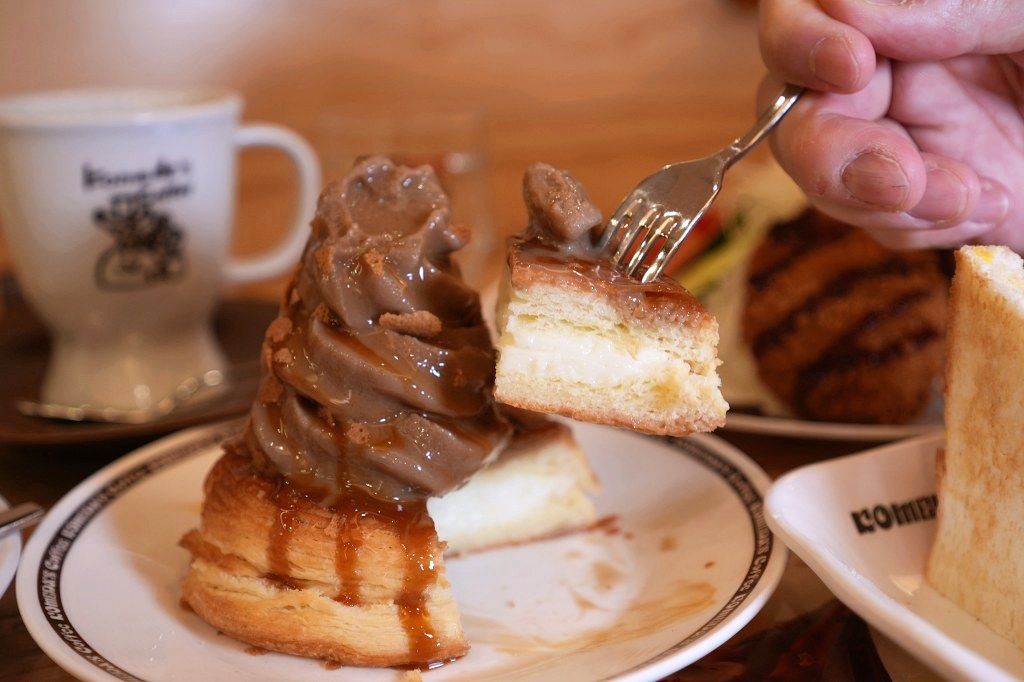 客美多咖啡 komeda‘s coffee  東興店｜來自名古屋的日式咖啡廳｜期間限定甜點焦糖瑪奇朵冰與火