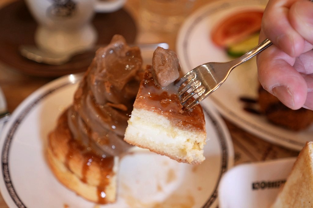 客美多咖啡 komeda‘s coffee  東興店｜來自名古屋的日式咖啡廳｜期間限定甜點焦糖瑪奇朵冰與火
