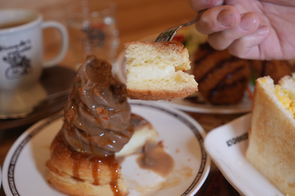 客美多咖啡 komeda‘s coffee  東興店｜來自名古屋的日式咖啡廳｜期間限定甜點焦糖瑪奇朵冰與火