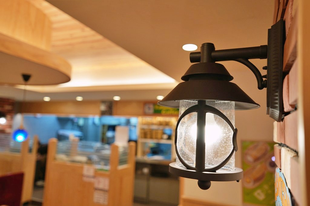 客美多咖啡 komeda‘s coffee  東興店｜來自名古屋的日式咖啡廳｜期間限定甜點焦糖瑪奇朵冰與火