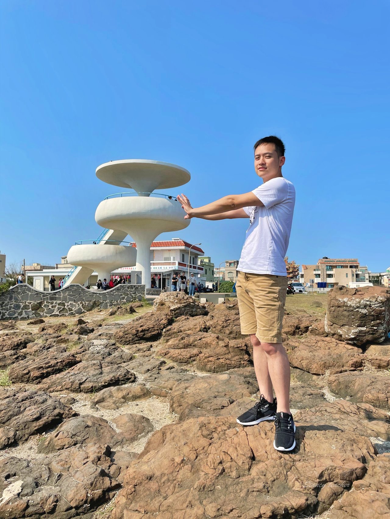 澎湖免費景點｜搭上絕美幽浮去風櫃洞聽濤看海景，180度無死角藍天白雲盡收眼底