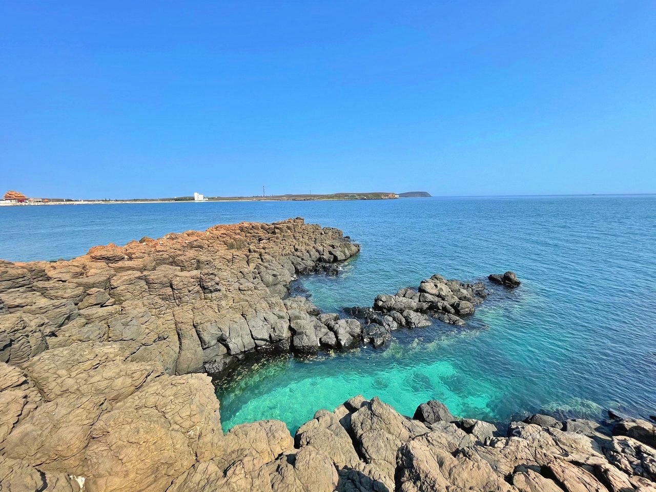 澎湖免費景點｜搭上絕美幽浮去風櫃洞聽濤看海景，180度無死角藍天白雲盡收眼底