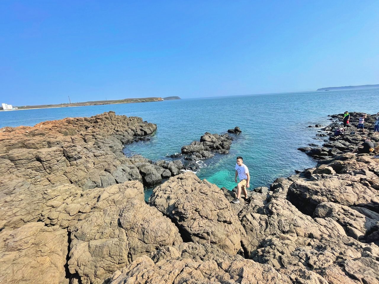 澎湖免費景點｜搭上絕美幽浮去風櫃洞聽濤看海景，180度無死角藍天白雲盡收眼底